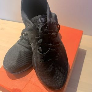 Nike Run Swift Black size 7.5